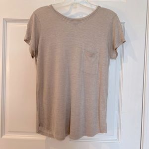 VINCE RAYON/POLYESTER BLEND KNIT CAP SLV TEE WITH FRONT POCKET & SUBTLE SHINE.